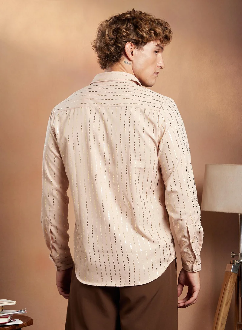 Campus Sutra Campus Sutra Men's Ecru Beige Metallic-Vined Shirt For Casual Wear | Spread Collar | Long Cuffed Sleeves | Button Closure | Shirt Crafted With Comfort Fit For Everyday Wear