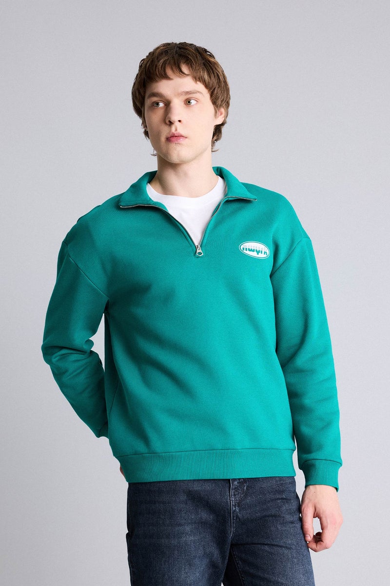 ديفاكتو سويت شيرت اوفر سايز مطبوع بياقة عالية بسحاب - Image 1