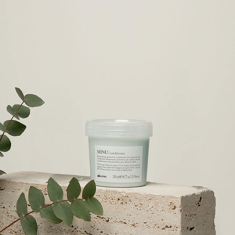 Davines Minu Conditioner, 8.77 fl. oz. - Image 2