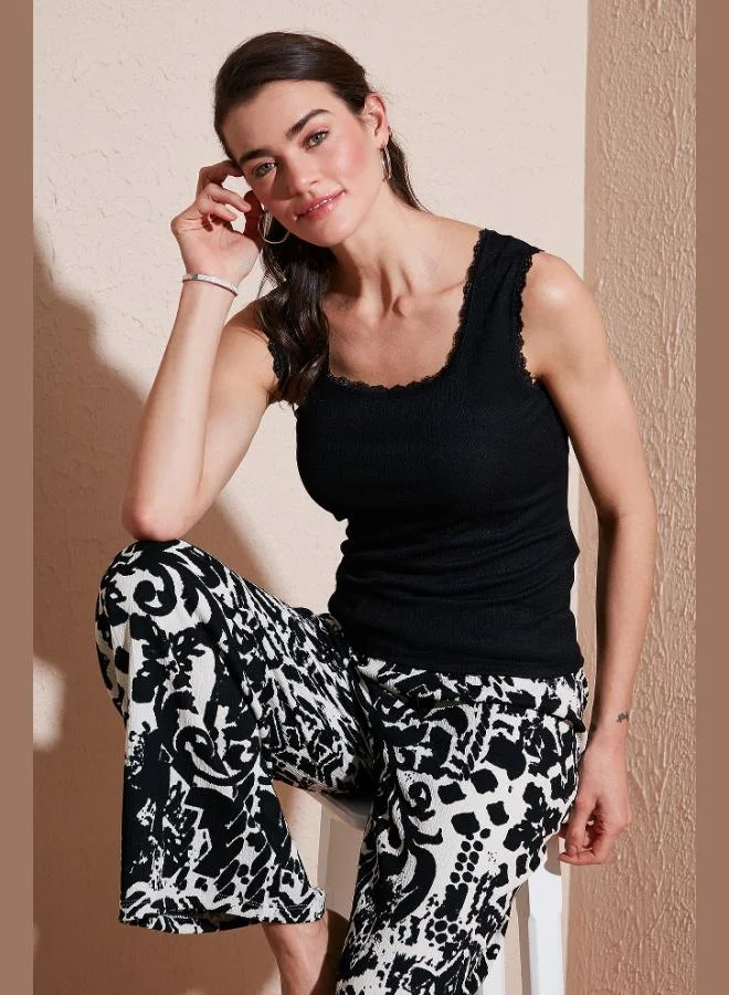 ليلا بلوزة نسائية بدون أكمام بياقة مربعة وحمالات عريضة من الدانتيل وملمس مجعد