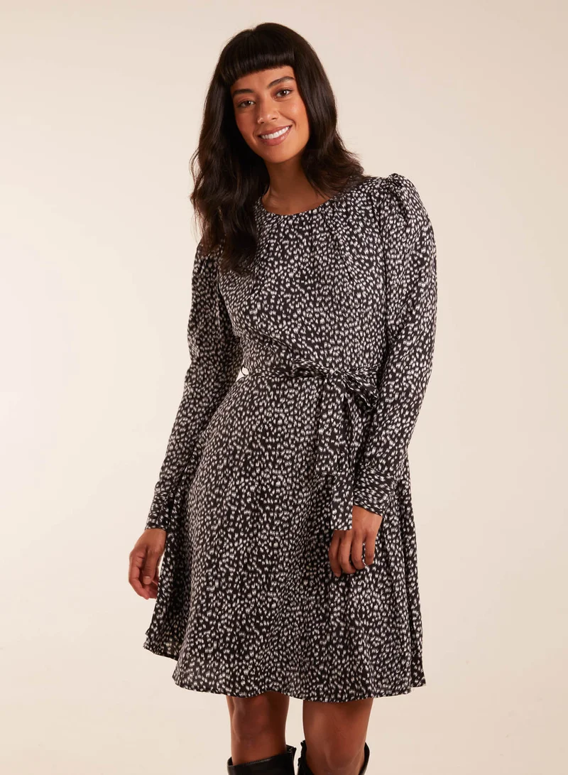بلو فانيلا Leopard Print Round Neck Skater Mini Dress
