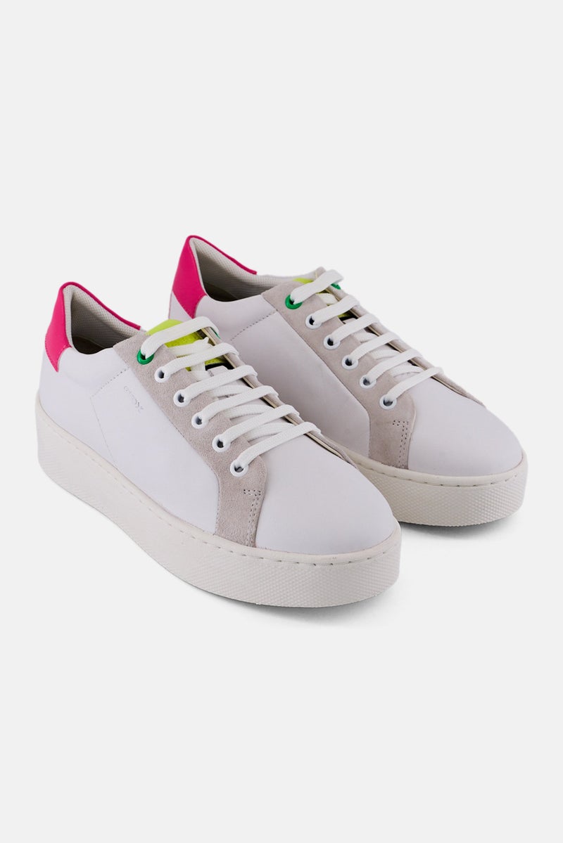 GEOX أحذية كاجوال نسائية سكايلي مزودة بأربطة، بيج فاتح - Image 1