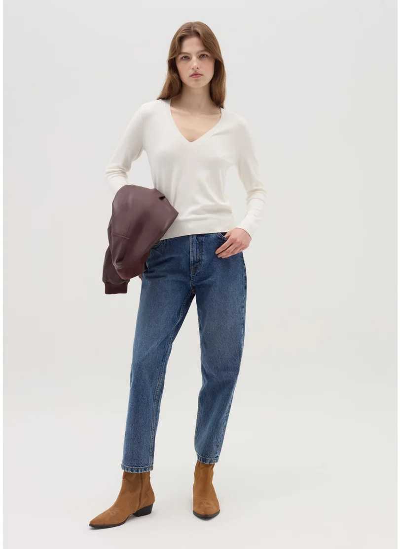 او في اس V-neck pullover