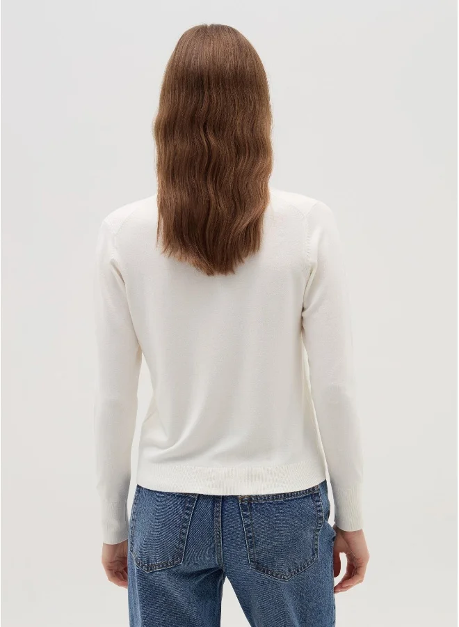 او في اس V-neck pullover