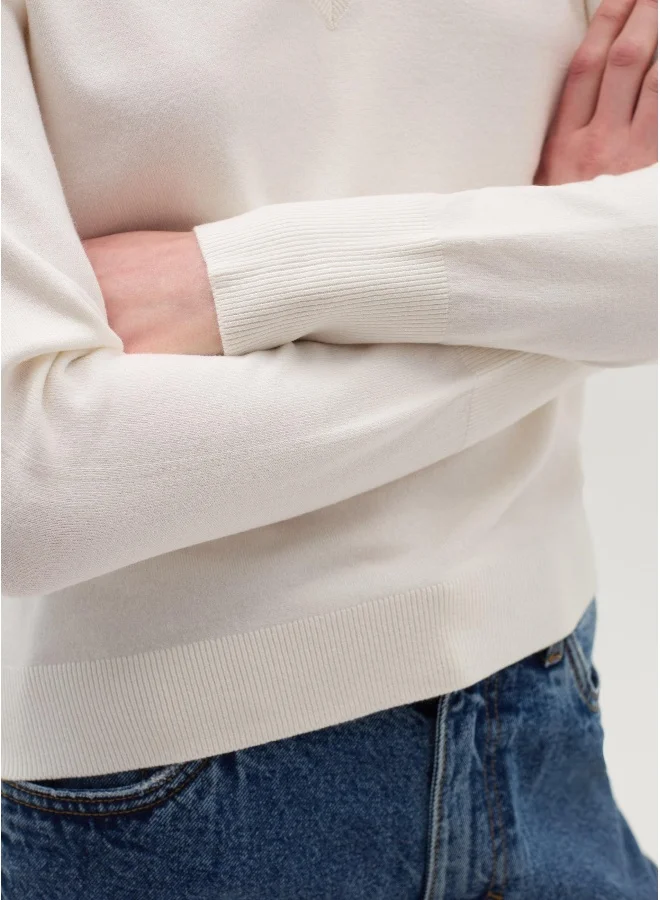 او في اس V-neck pullover