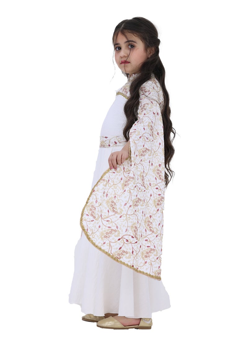 A Kuwaiti girl's galabiya with long sleeves made of Swai material. The jalabiya is characterized by elegant long sleeves, as it is embroidered with a tree on the chest, sleeves and an elegant belt.