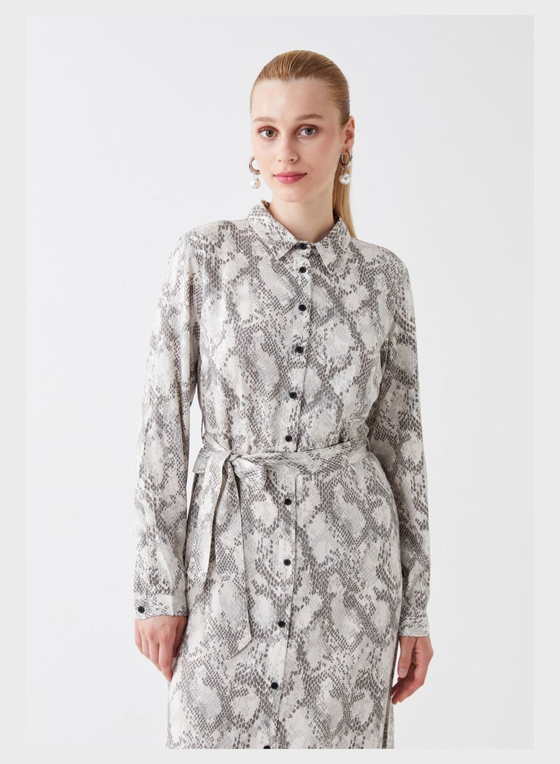 ال سي وايكيكي فستان بقصة قميص مطبوع ومزود برباط - Image 3