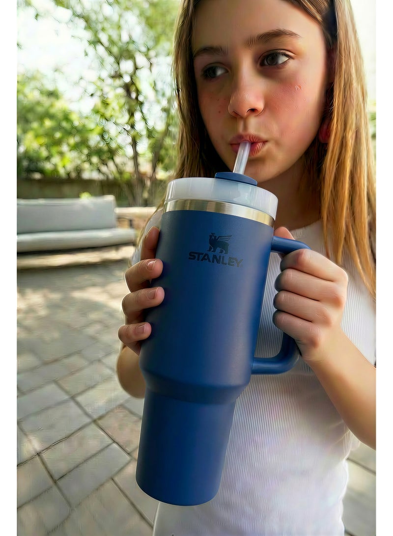 ستانلي كوب حراري معزول ستانلس ستيل سعة 1200 مل مع مقبض وشاليموه - مج سفر كبير لحفظ المشروبات الساخنة والباردة لساعات طويلة - تصميم مناسب لحامل أكواب السيارة - للمنزل والعمل والجيم - Image 1