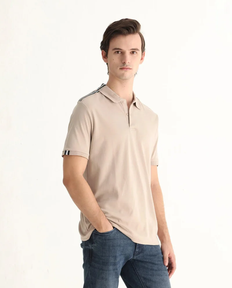 Rare Rabbit Men's Contrasting Collar And Sleeve Solid Polo
