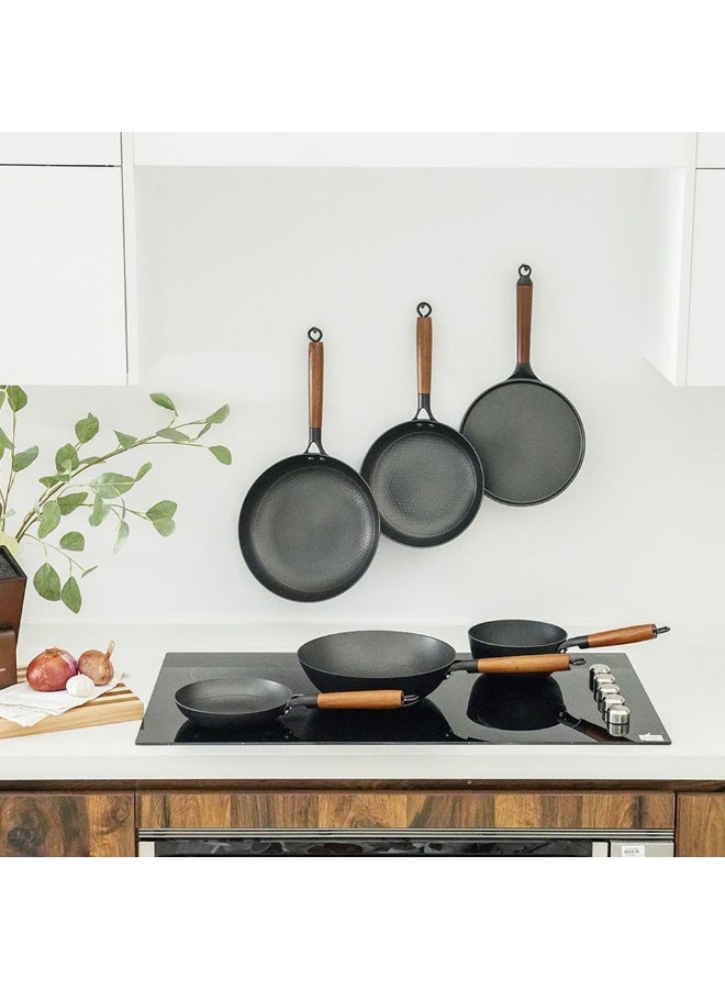 DANUBE HOME Chef'S Delight Light Cast Iron Crepe Pan Non Stick Even Heating Perfect For Crepes Pancakes And More Sturdy And Lightweight Easy To Clean -24Cm - Image 3