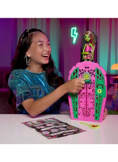 MONSTER HIGH Garden Mysteries Venus McFlytrap with Reveal Closet & 19+ Tea Party Surprises like Clothes, Skulltimate Secrets Doll & Accessories Set  - Image 2