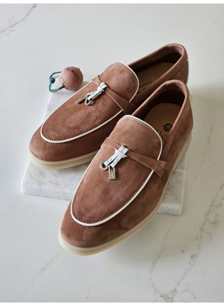 حذاء لوفر نسائي من الشمواه من LP Loro Piana بتصميم Summer Charms