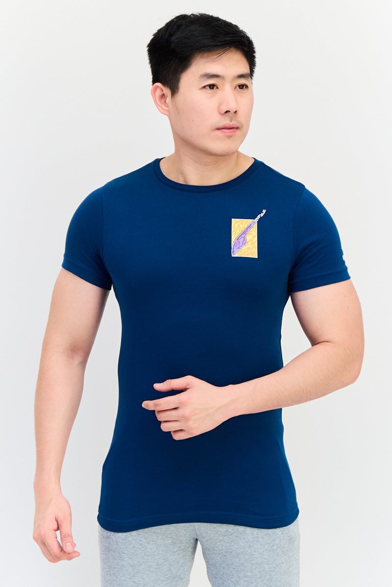 PUMA تي شيرت خارجي بأكمام ضيقة للرجال بشعار العلامة التجارية، أزرق مائل إلى الأخضر - Image 1