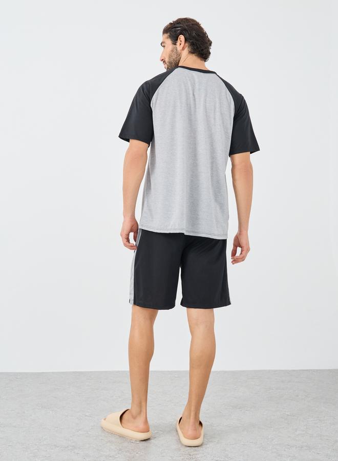 Styli Minimal Print Raglan Sleeves T-Shirt and Shorts Set - Image 4