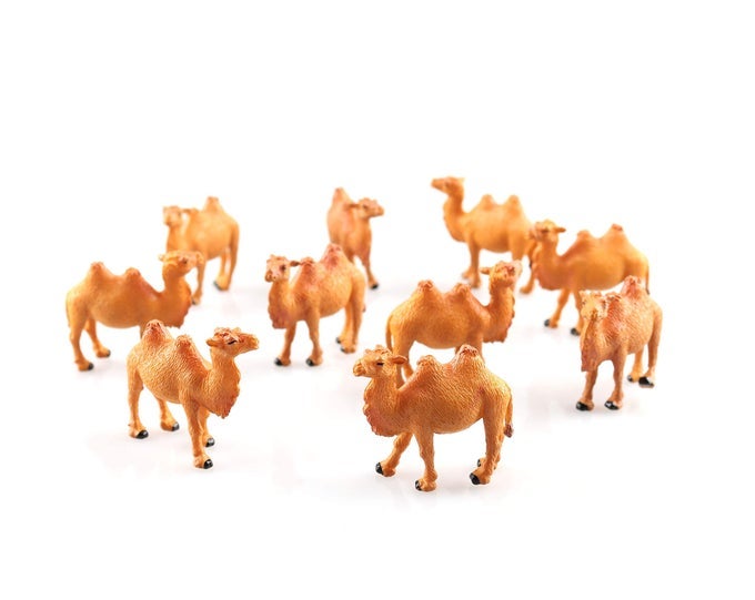 10 PCS HAND PAINTED CAMEL FIGURINES MINIATURE BACTRIAN CAMEL MODEL STATUE WILDLIFE TABLE DESKTOP FIGURINE CAKE TOPPERS HOME DECOR COLLECTION
