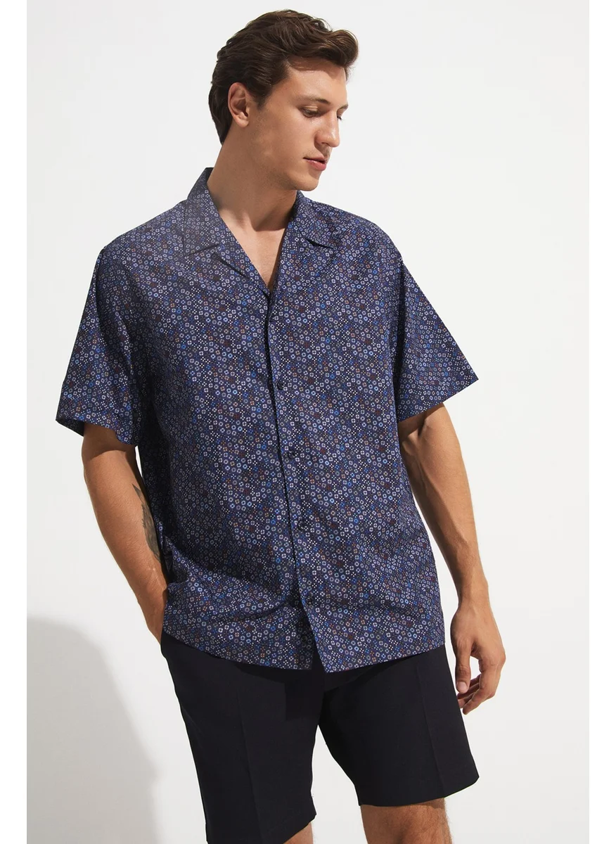 JUNE Exclusive Men's Oversize Short Sleeve Patterned Shirt