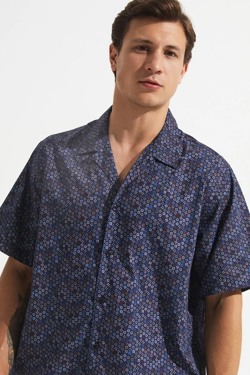 JUNE Exclusive Men's Oversize Short Sleeve Patterned Shirt