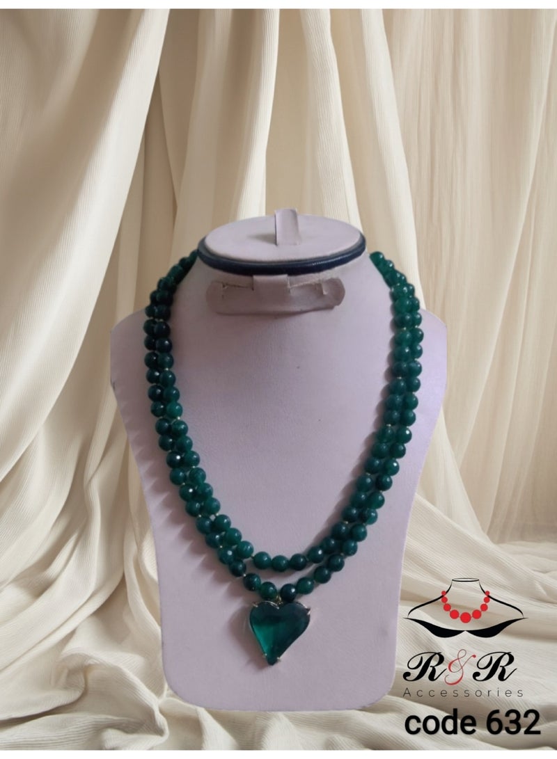 Women's necklace with two rounds of natural green jade agate with pendant