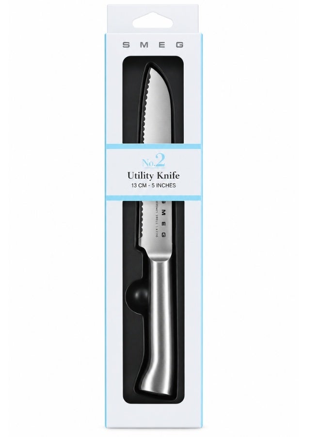 سميج سكين مطبخ متعددة الاستخدامات SMEG بشفرة مسننة 13 سم 5 إنش من فولاذ German Steel 1.4116 – سكين Utility Knife لتقطيع شرائح الطماطم والفواكه والخضروات والخبز الصغير والسندويتشات والمخبوزات والمكونات اليومية، تصميم ستانلس ستيل مدمج لتحضير الطعام والاستخدام اليومي في المطبخ - Image 2