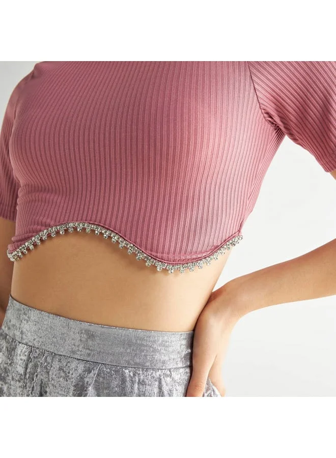 سبلاش فيڤ بلوزة قصيرة مضلعة بأكمام قصيرة وتفاصيل زينة