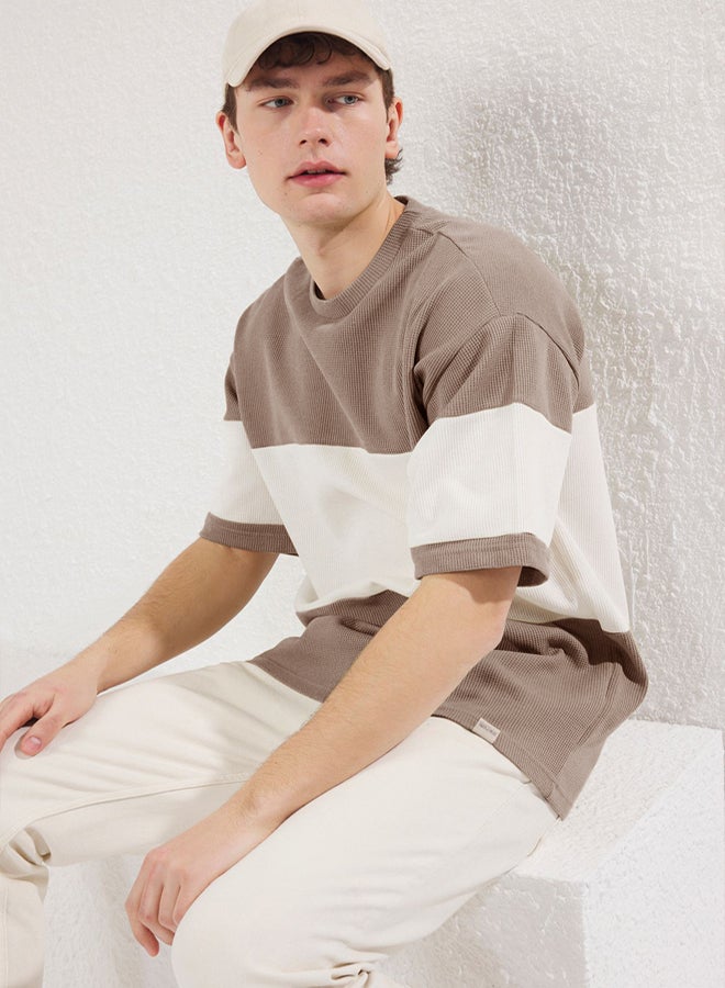 trendyol Men Beige and White Stripe T-shirt - Image 1