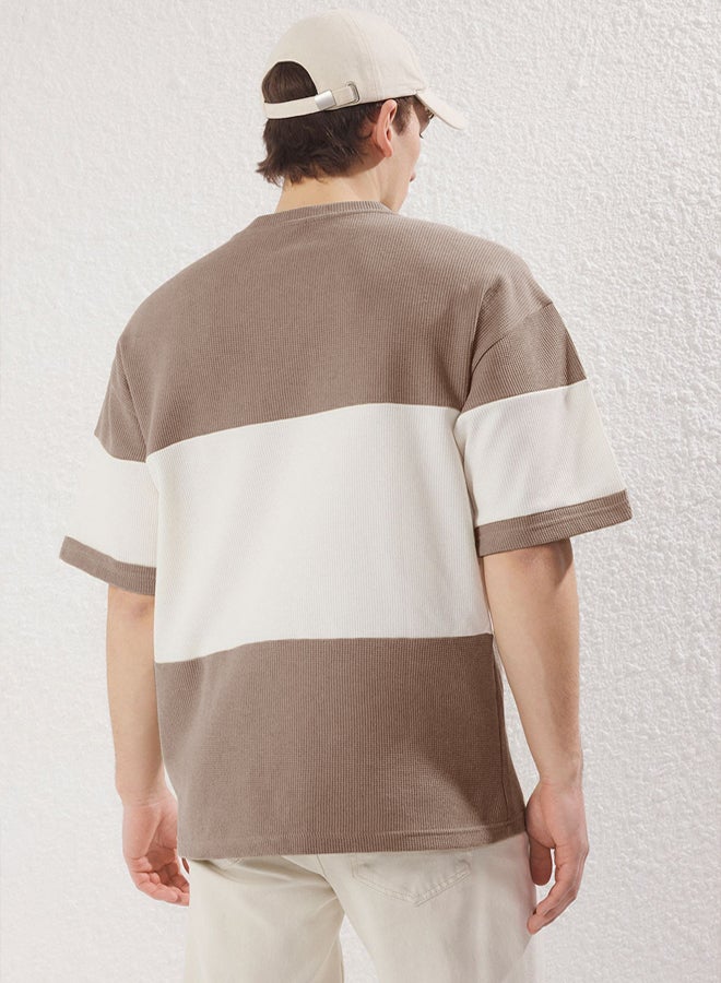 trendyol Men Beige and White Stripe T-shirt - Image 2