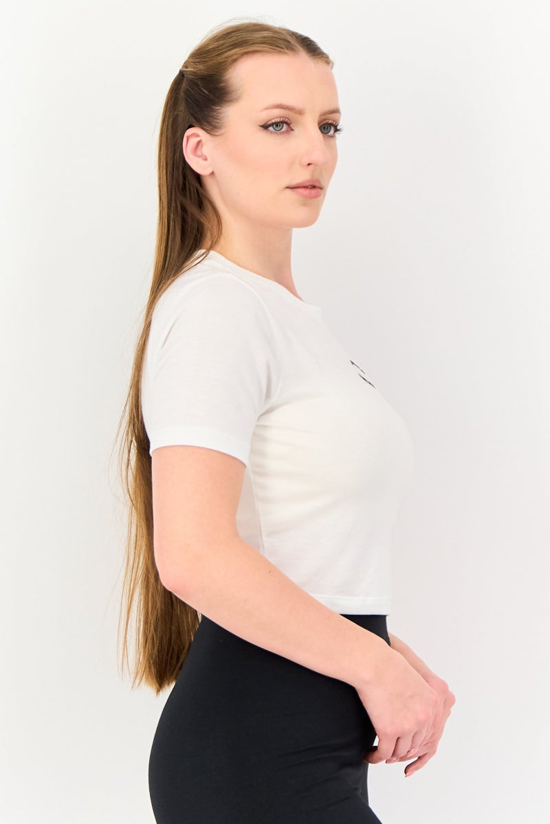 Nike Women Slim Fit Graphic Print Outdoor Crop Top, White - Image 4