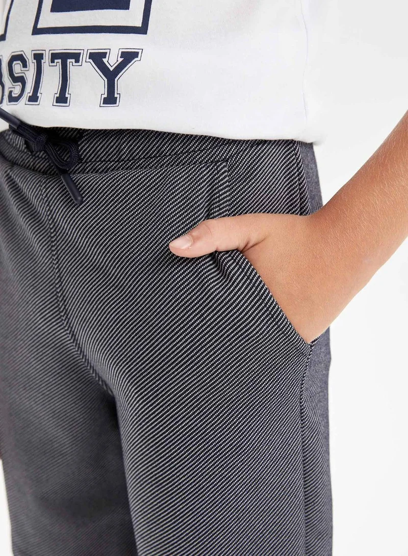 ديفاكتو شورت أساسي