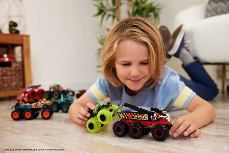 Hot Wheels Monster Trucks Big Rigs, 1:64 Scale Die-Cast Toy Truck with 6 Wheels (Styles May Vary) - Image 2