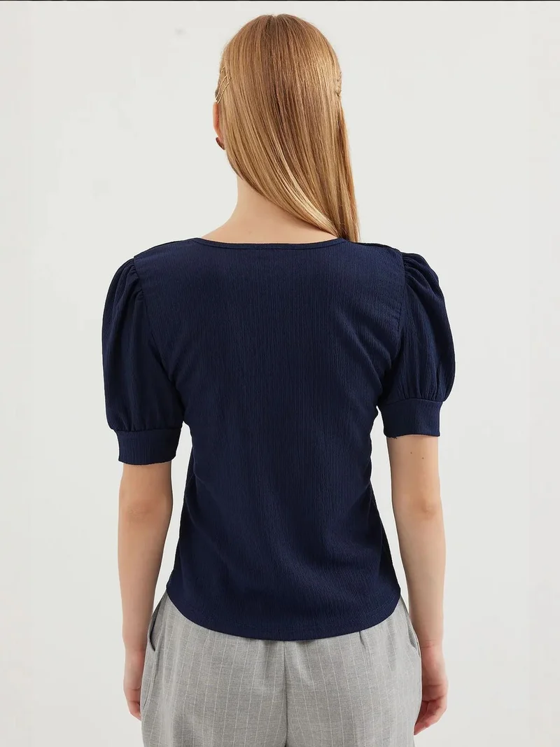 بيغ دارت بلوزة بياقة مربعة بقصة ضيقة من