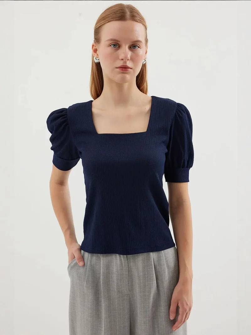 بيغ دارت بلوزة بياقة مربعة بقصة ضيقة من