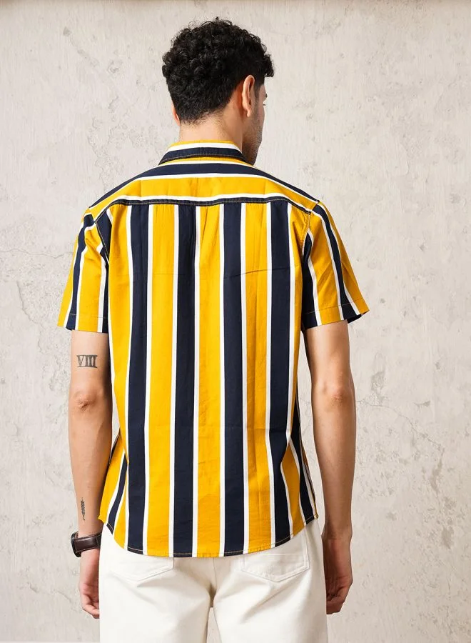 شركة المرآب الهندية Men Slim Fit Striped Half Sleeves Cutaway Collar Casual Shirt