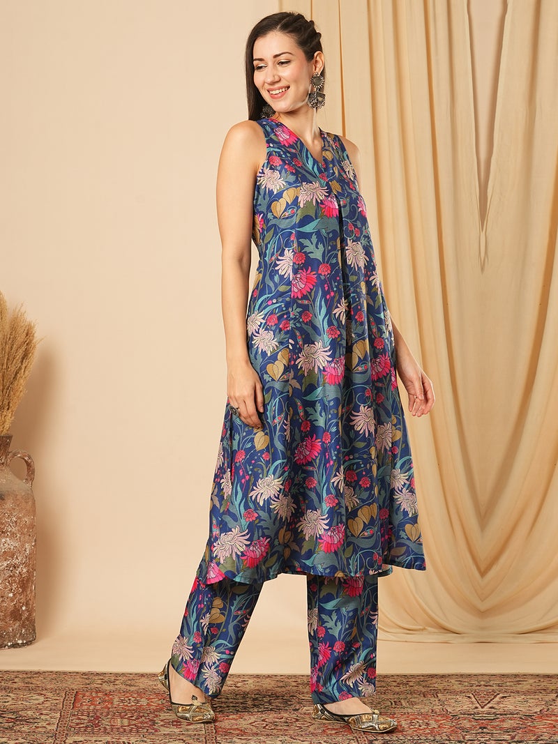 globus Globus Women Floral Printed Panelled Kurta With Trousers  - Image 2