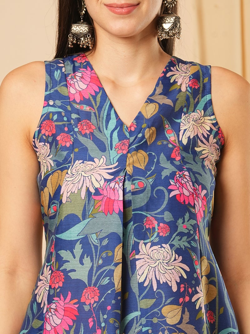 globus Globus Women Floral Printed Panelled Kurta With Trousers  - Image 4