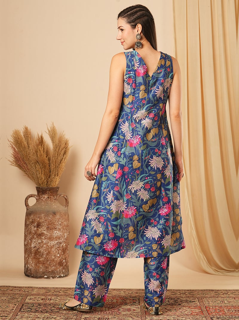 globus Globus Women Floral Printed Panelled Kurta With Trousers  - Image 3