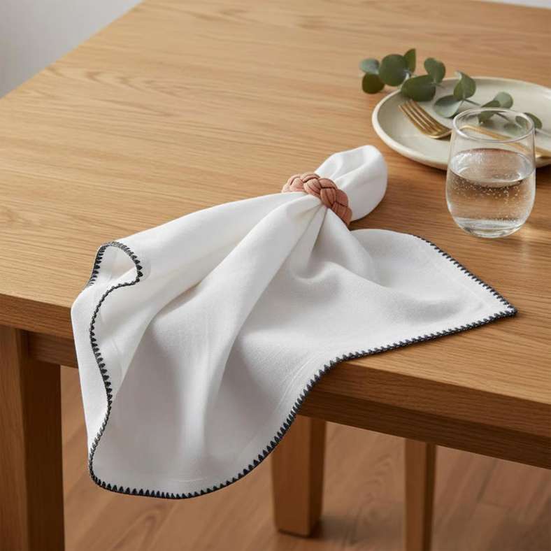 Pan Home طقم مناديل مطرزة ببطانية إيسلاي - أبيض - Image 1