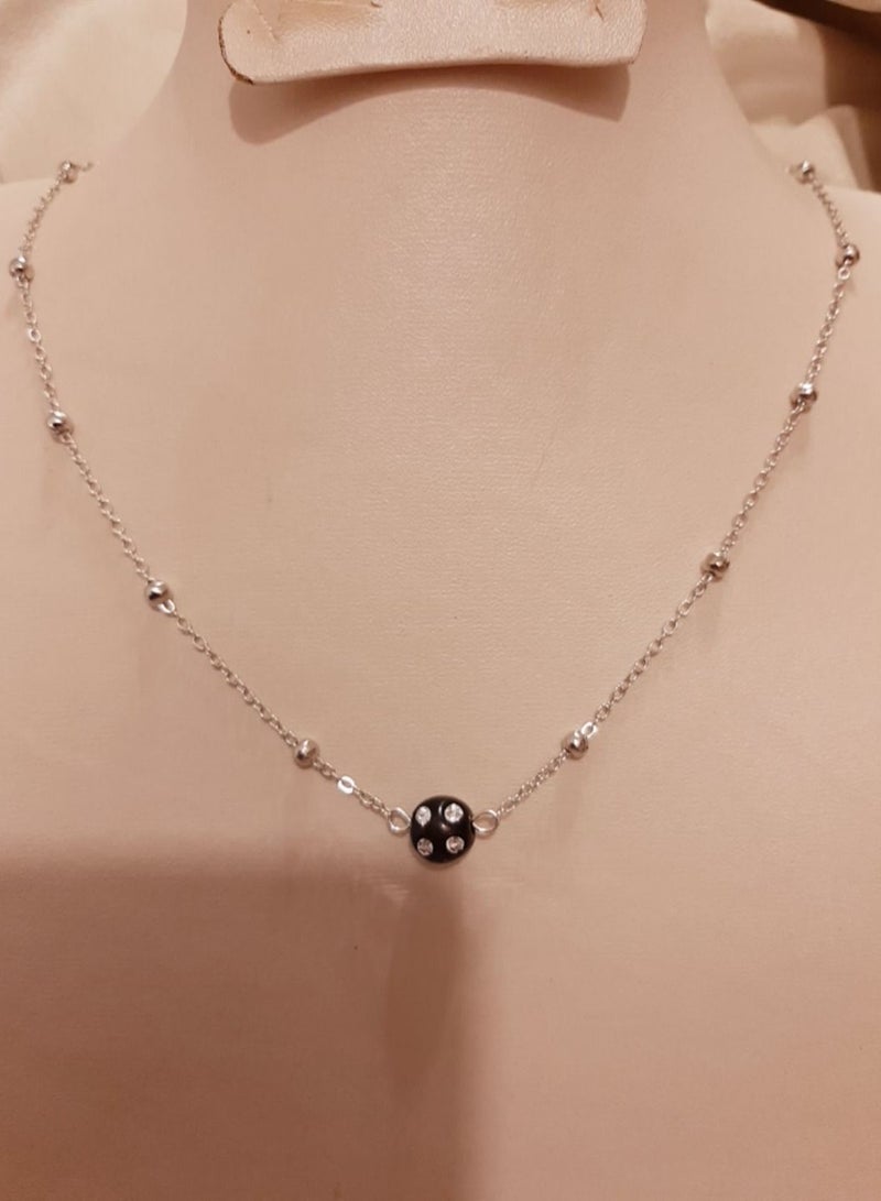 Silvery chain with black pendant 