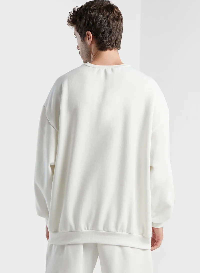 ذا جيفينج موفمنت سويت شيرت قصة عادية