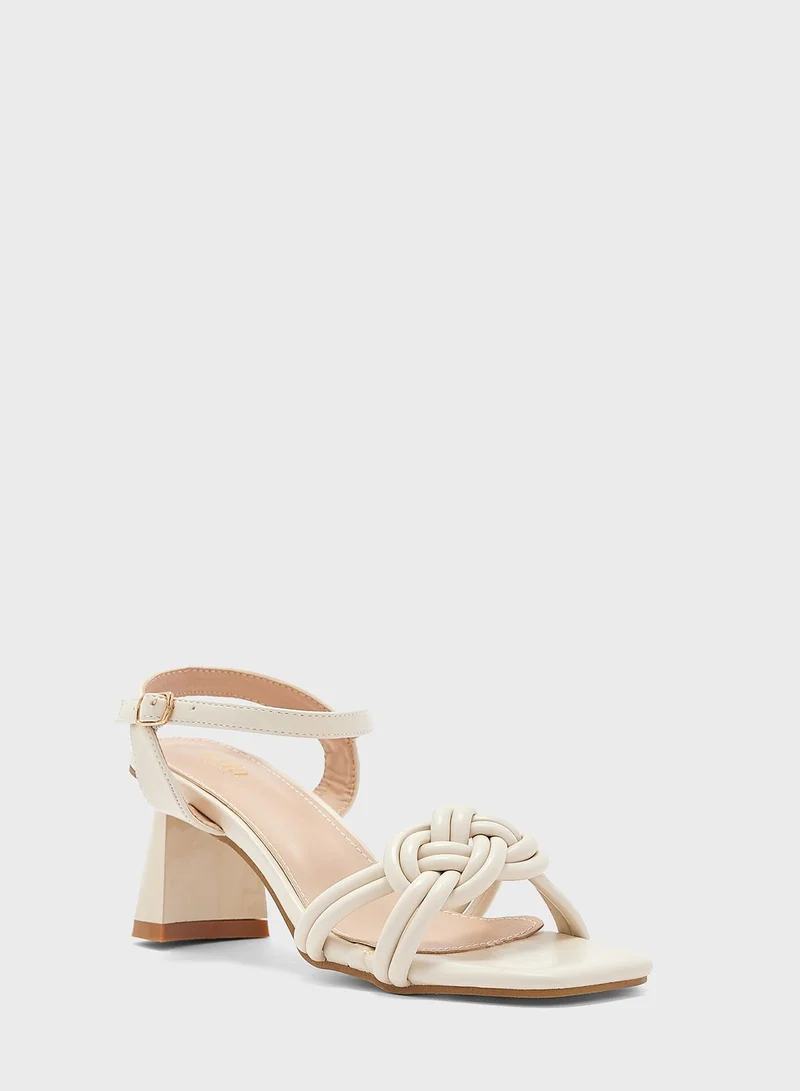 ايلا Square-Toe Strappy Sandals