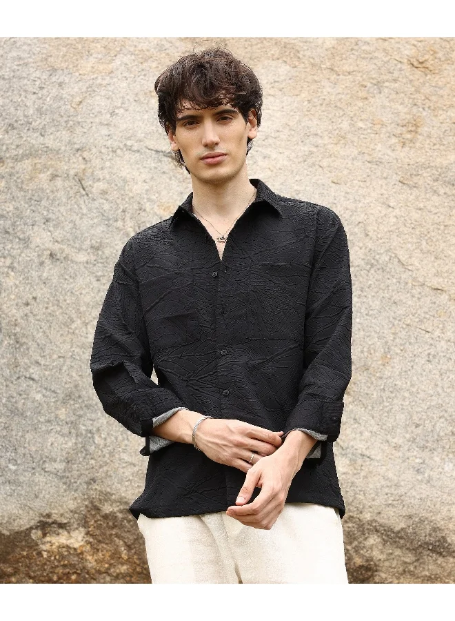 Campus Sutra Men's Onyx Black Foliage-Tactile Shacket | رجالي | طوق منتشر | أكمام طويلة | نمط صلب | كاجوال ويومي | قميص واسع