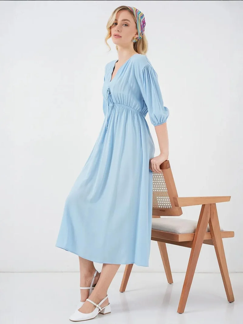 بيغ دارت فستان ميدي بقصة  وفتحة رقبة على شكل  وتفاصيل ربط