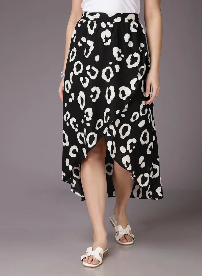 مرفوعة تنورة طويلة سوداء ملفوفة بطبعة حيوانات