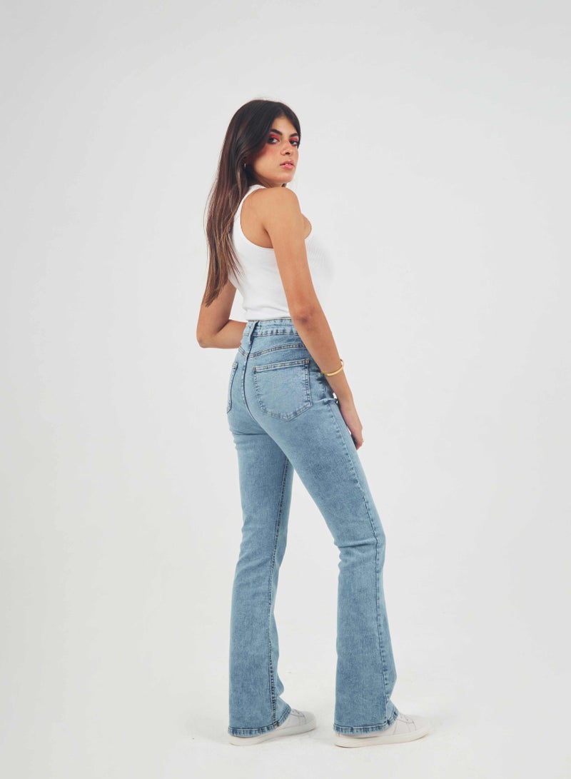 CIZARO بنطلون جينز فاتح اللون بخصر مرتفع وقصّة Boot-Cut. - Image 2