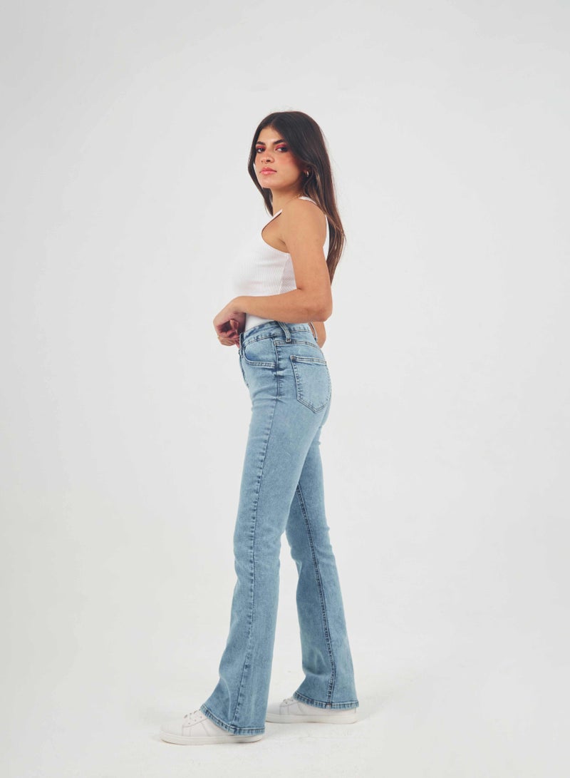 CIZARO بنطلون جينز فاتح اللون بخصر مرتفع وقصّة Boot-Cut. - Image 3