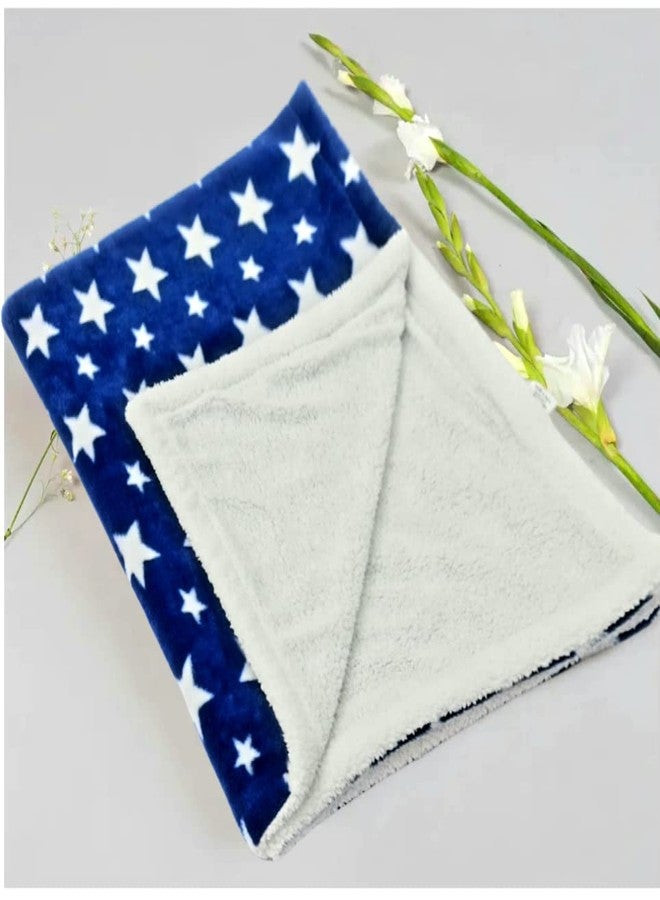 First Kick بطانية First Kick للأطفال حديثي الولادة، عبوة من غطاء متين من البوليستر، تُستخدم أيضًا كغطاء لسرير الأطفال، مناسبة للأولاد والبنات، 107 سم × 85 سم، من عمر 0 إلى 12 شهرًا، لون أزرق داكن - Image 1