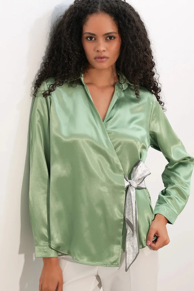 بيغ دارت BDART Women's Satin Tie-Front Shirt