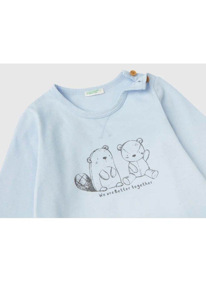 يونايتد كولورز أوف بينتيون Warm T-Shirt And Trousers Outfit
