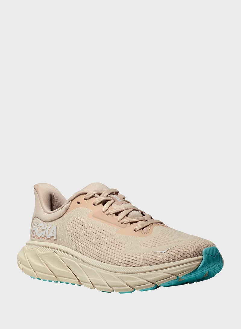 Hoka Arahi 7