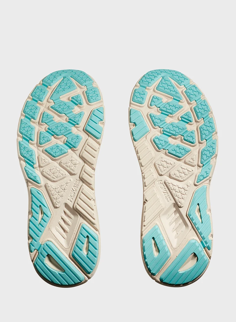 Hoka Arahi 7
