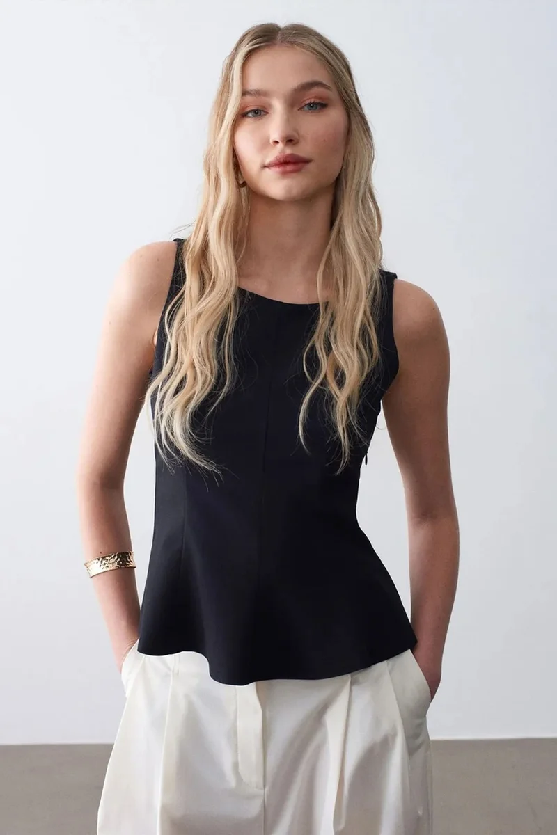 DILVIN Fitted Sleeveless Crepe Peplum Blouse